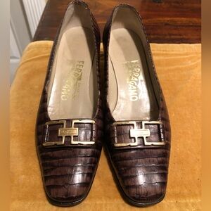 Woman’s Salvatore Farragamo brown Leather Crock Design Shoes Size 5 B